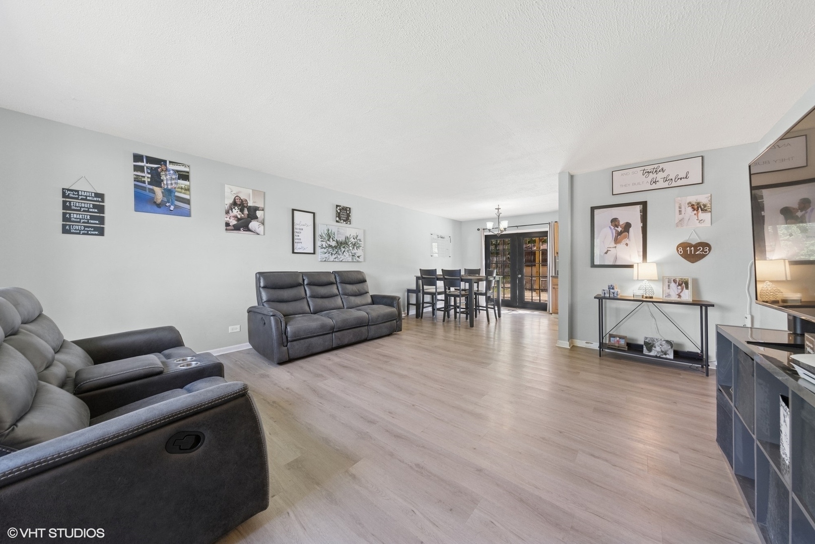 Property Photo: 3130 Winchester East Court IL 60504