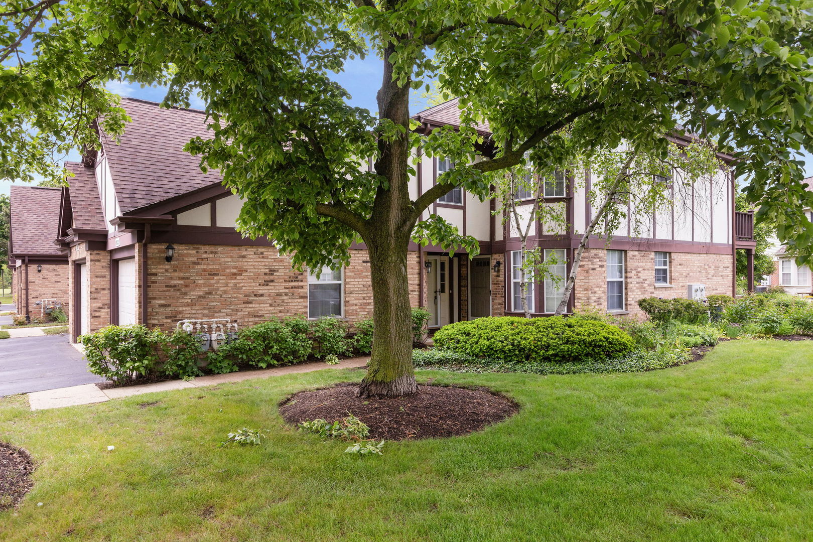 Property Photo:  283 E Fabish Drive  IL 60089 