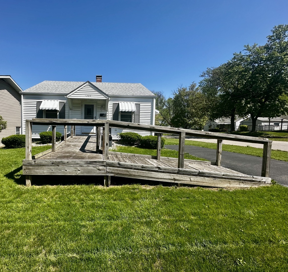 Property Photo: 1204 W Packard Street IL 62522