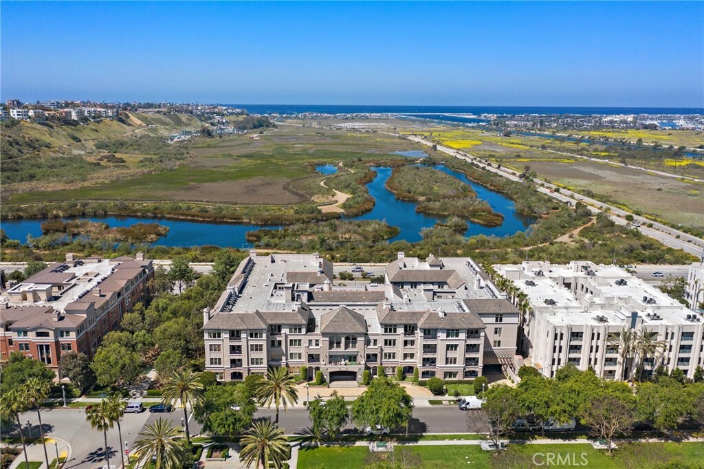 Property Photo:  5721 Crescent W 203  CA 90094 