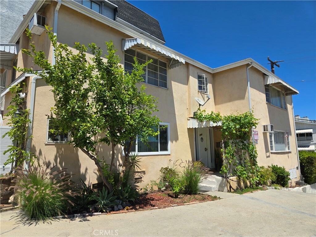 Property Photo: 1125 N Clark Street B CA 90069
