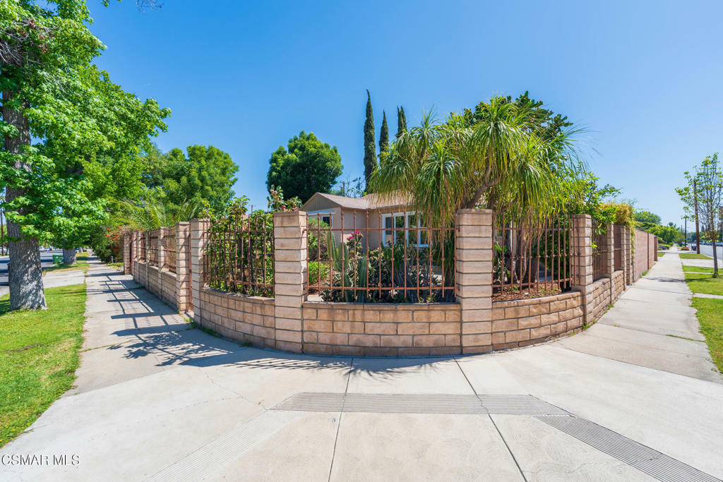 Property Photo:  6120 Zelzah Avenue  CA 91316 