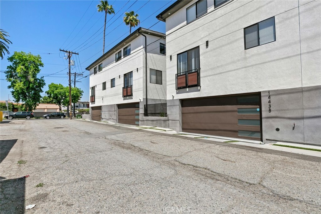 Property Photo: 14438 Tiara Street CA 91401