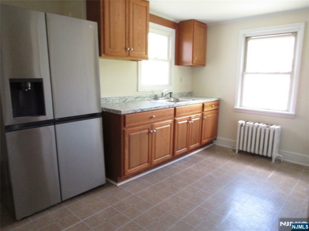 Property Photo:  182 W Midland Avenue 2  NJ 07652 