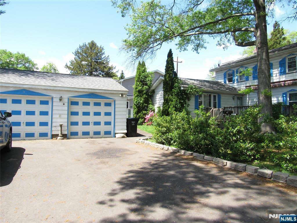 Property Photo:  182 W Midland Avenue 2  NJ 07652 