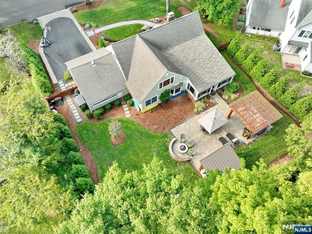 Property Photo: 913 Roslyn Road NJ 07450
