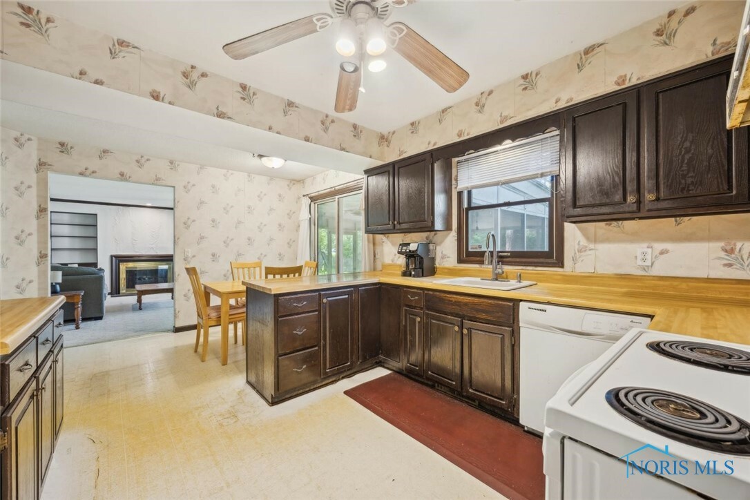Property Photo: 6120 W Pembridge Drive OH 43615