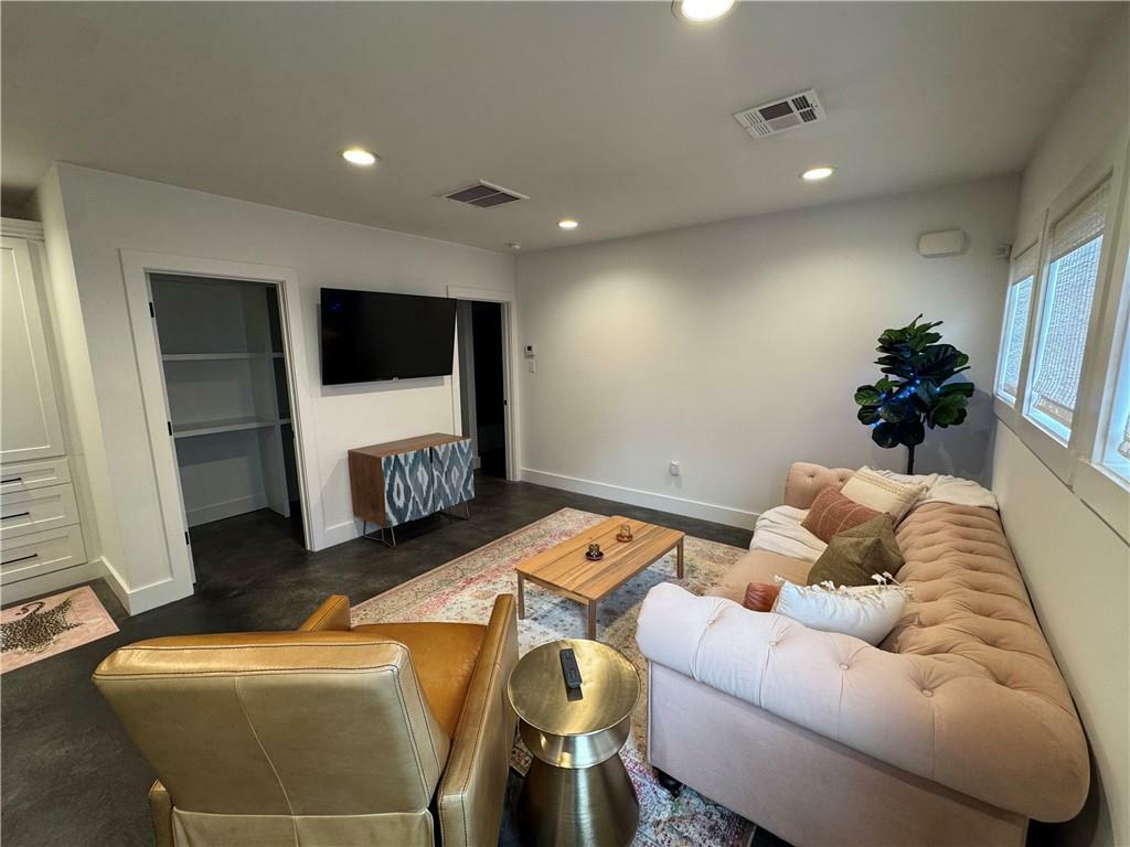 Property Photo: 542 9th Street A LA 70053