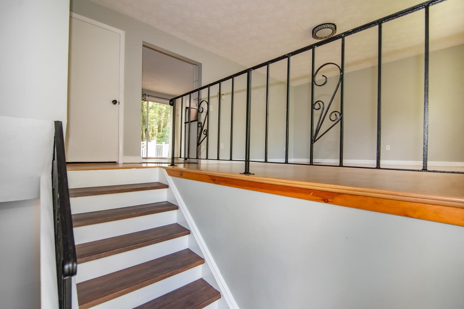 Property Photo: 3 Roundtree Drive NH 03054