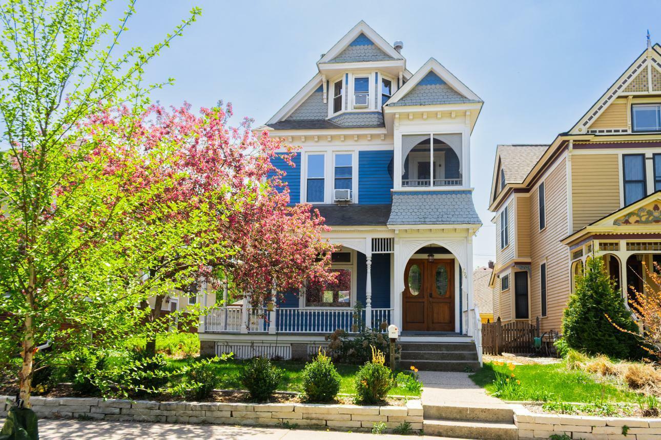 Property Photo: 794 Laurel Avenue MN 55104