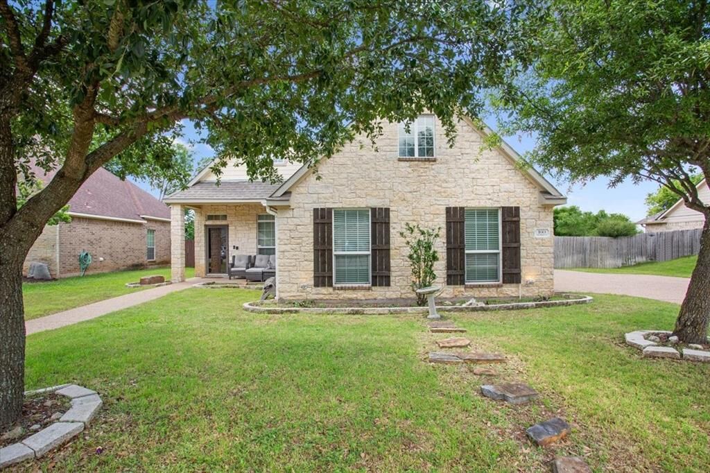 Property Photo:  160 Oak Meadow Trail  TX 76657 
