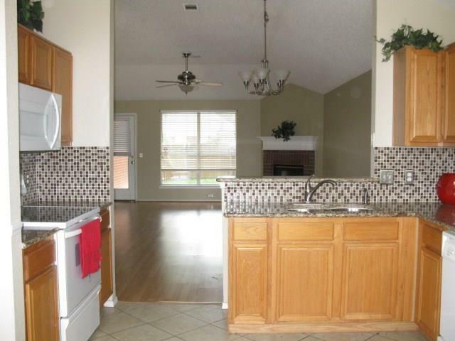 Property Photo: 104 Silvercreek Drive TX 75098