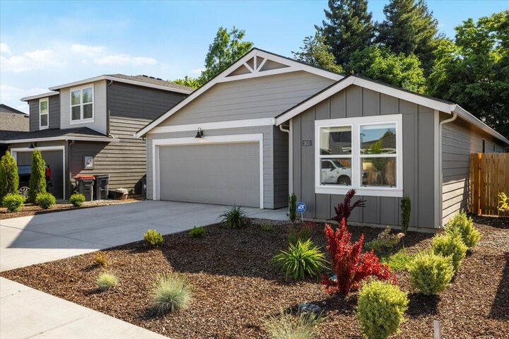 2810 Bear Cub Drive  Medford OR 97501 photo