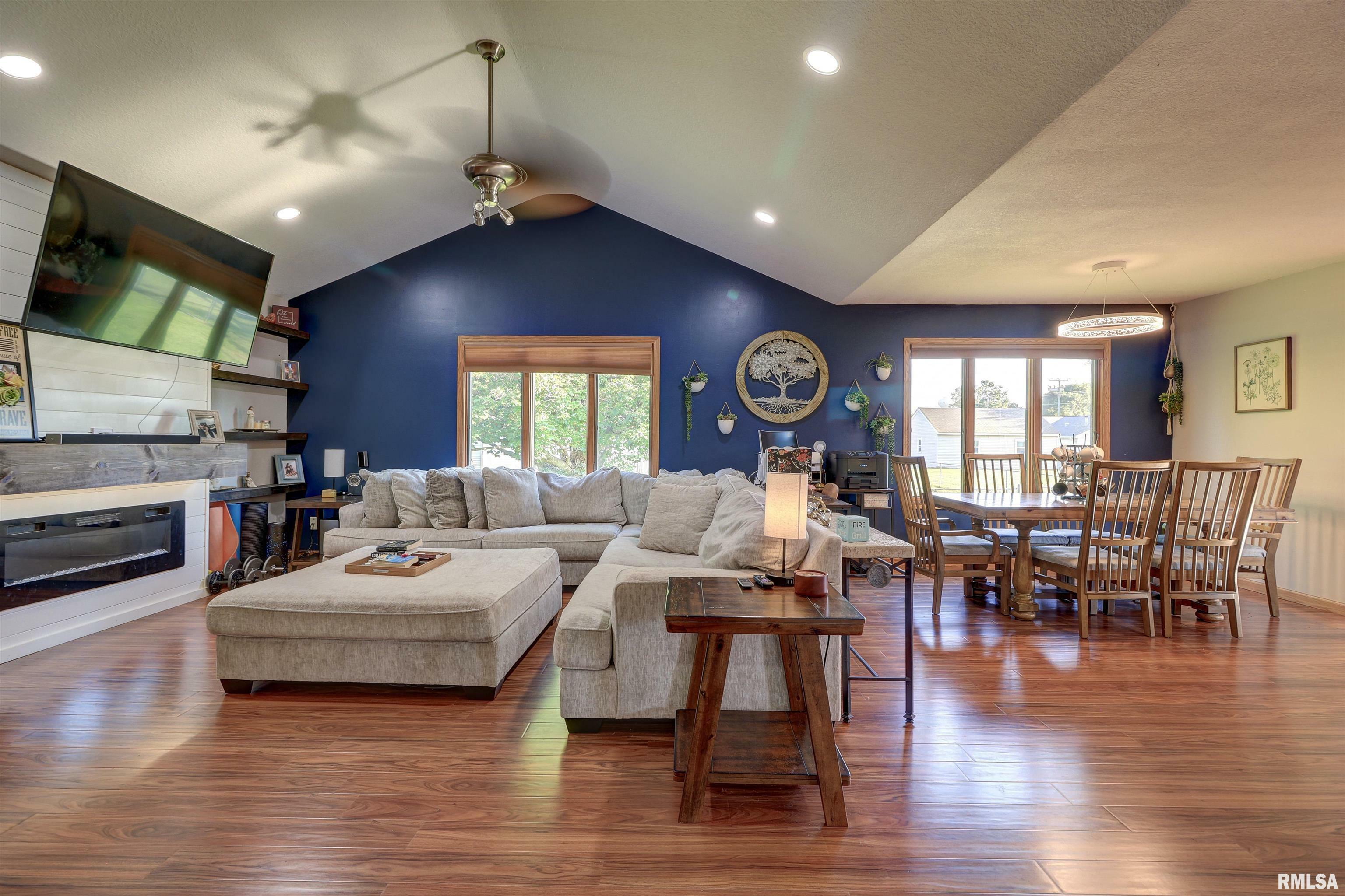 Property Photo: 1613 Milnes Drive IL 61252