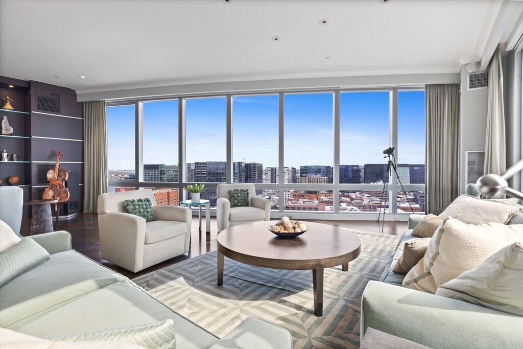 Property Photo:  500 Atlantic Ave 21H  MA 02210 