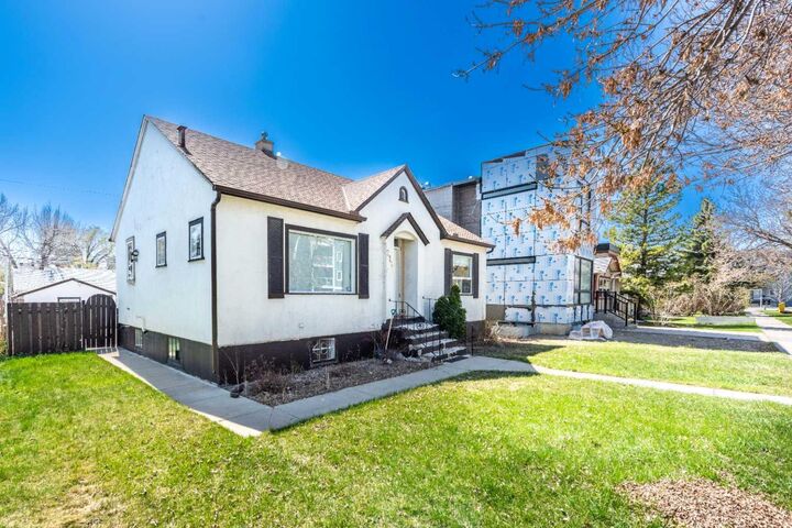 Property Photo: 219 15 Avenue NE AB T2E 1H1