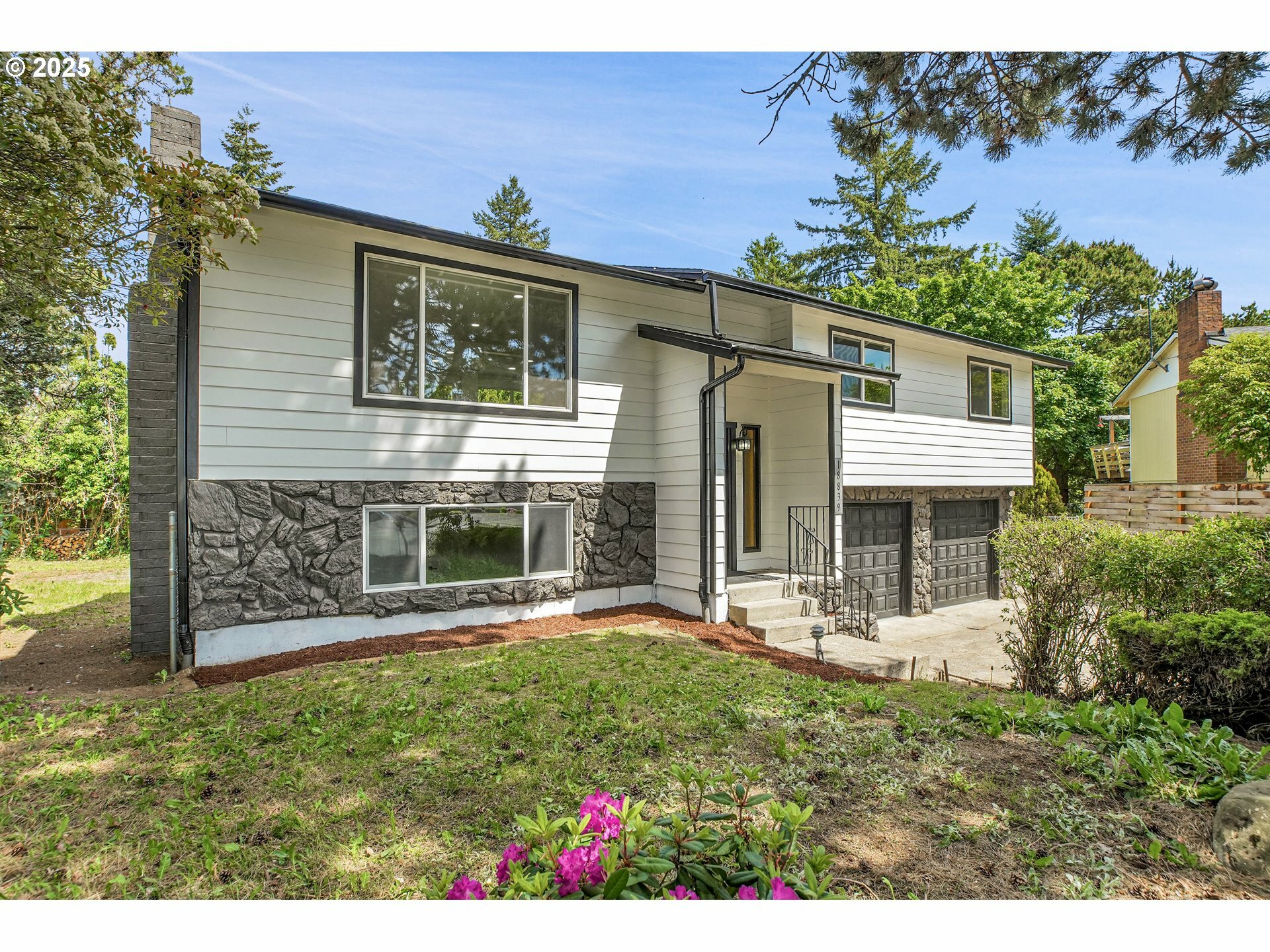 Property Photo: 18839 NE Irving Ct OR 97230