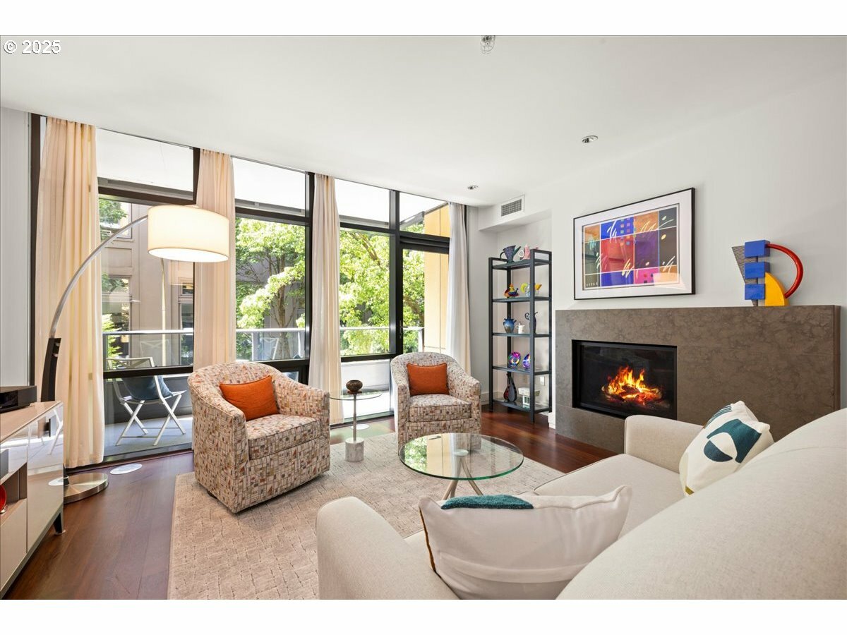 Property Photo: 311 NW 12th Ave OR 97209