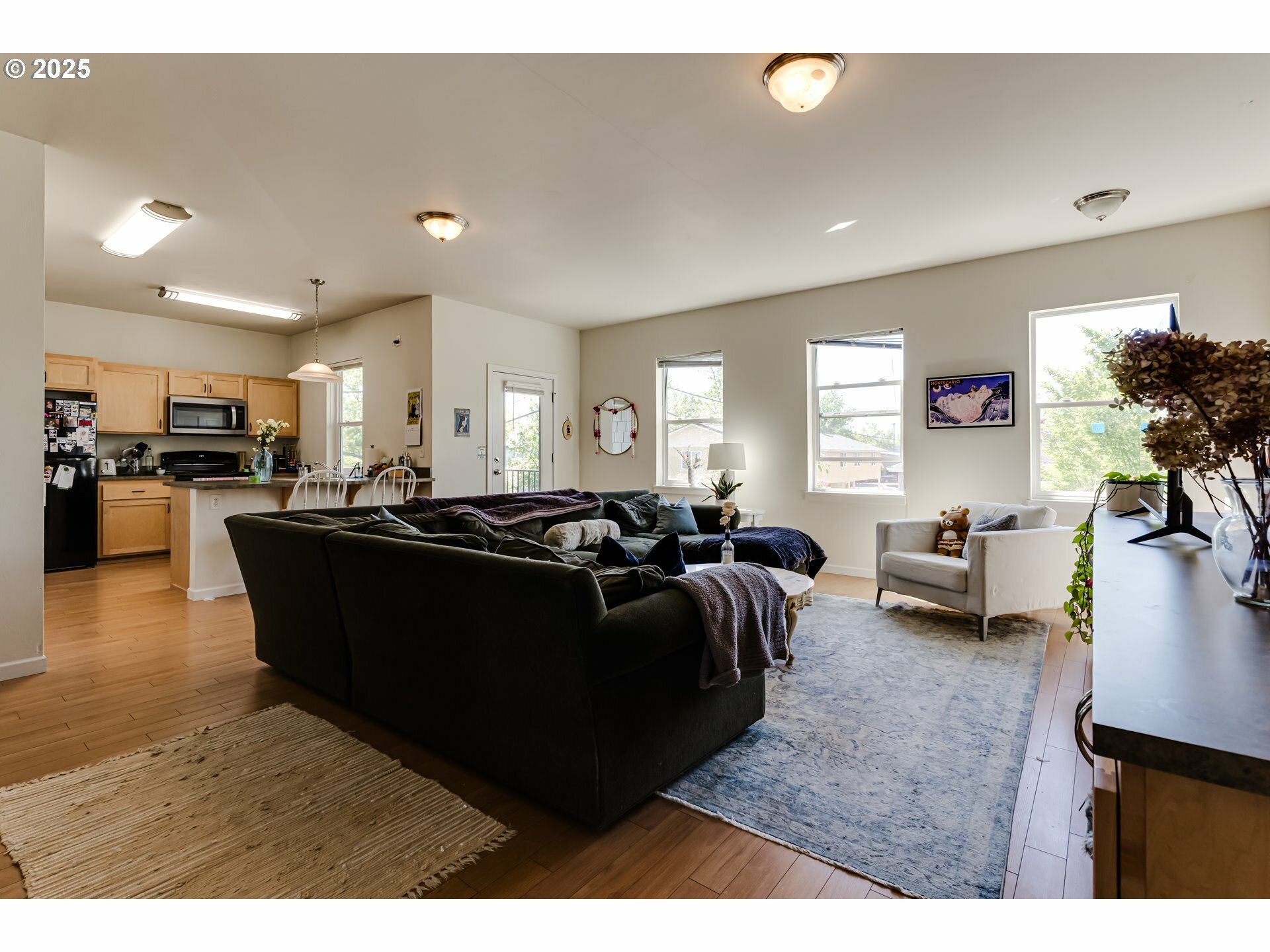 Property Photo: 443/447 E 16th Ave OR 97401