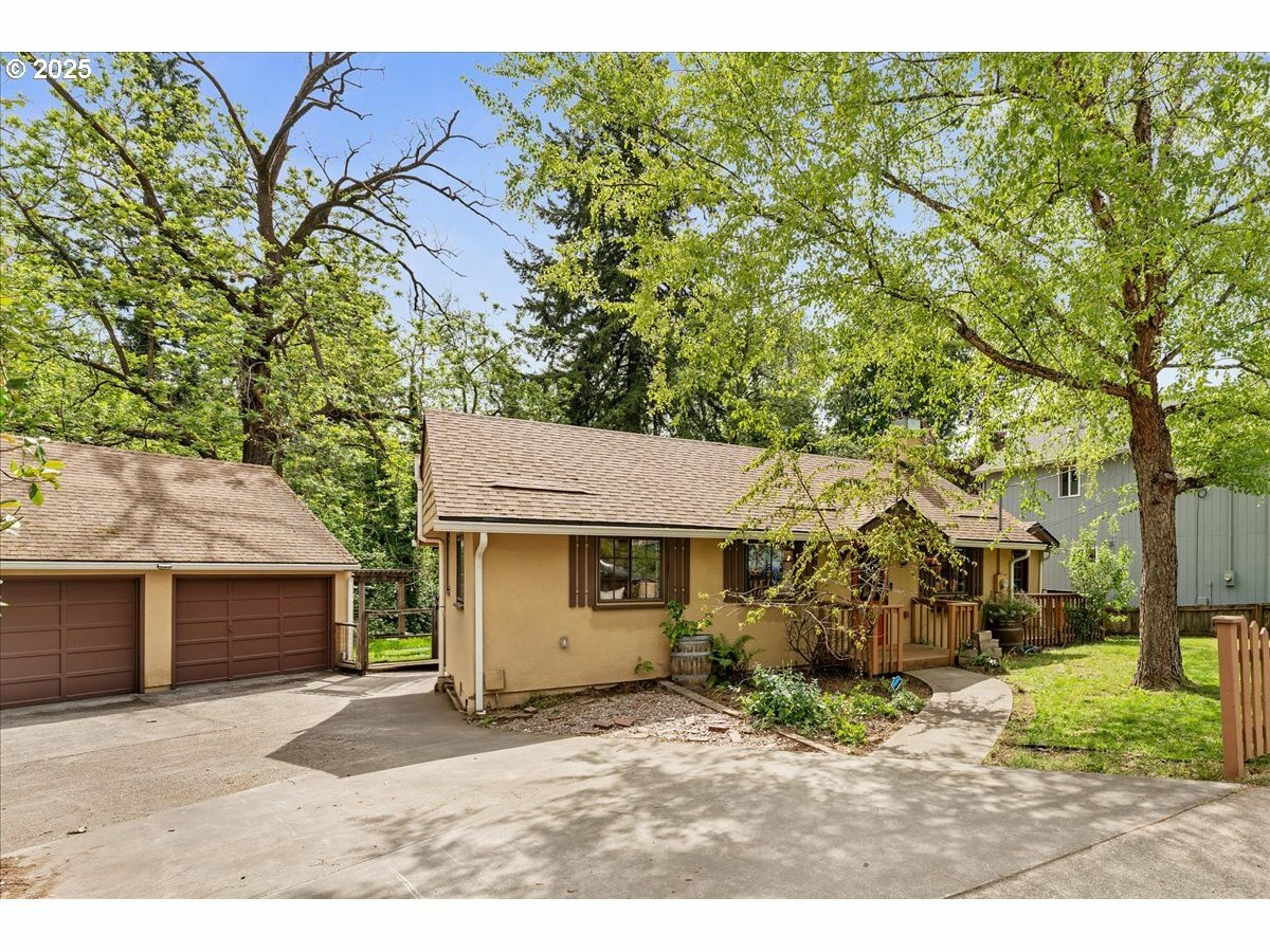 Property Photo: 2906 SW Spring Garden St OR 97219