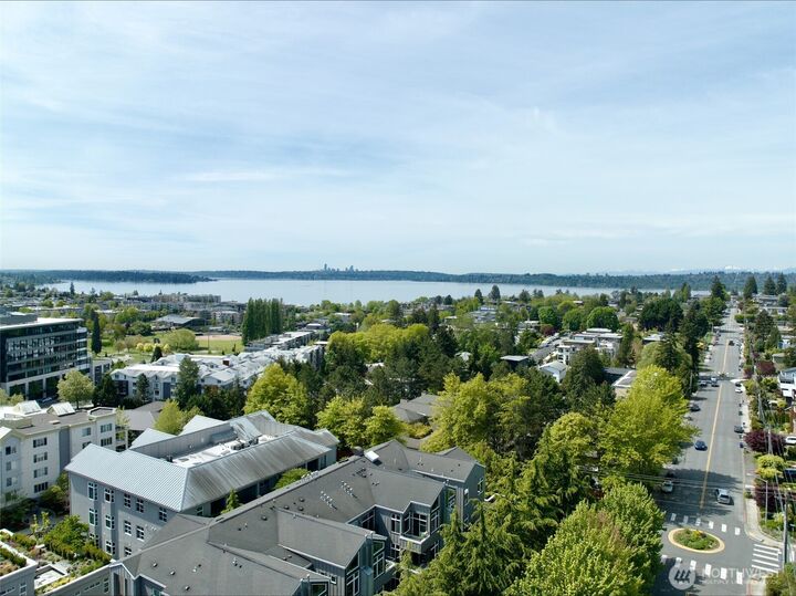 Property Photo: 521 7th Avenue 204 WA 98033
