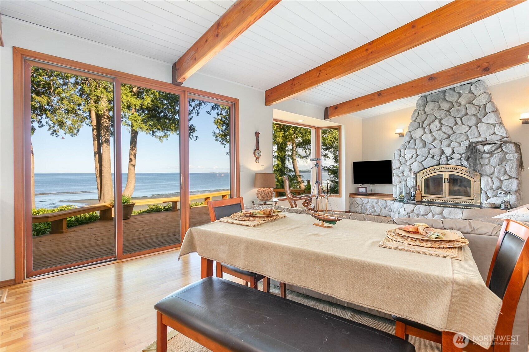 Property Photo: 3003 Haxton Way WA 98226