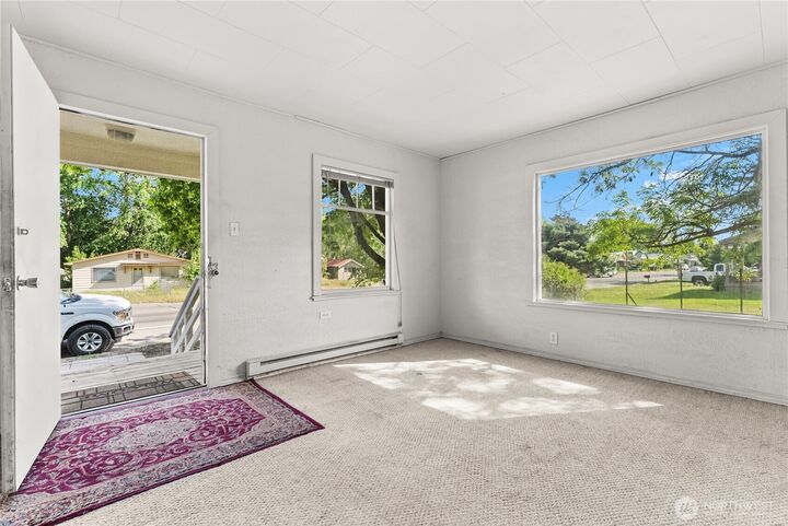 Property Photo: 649 2nd Avenue N WA 98840