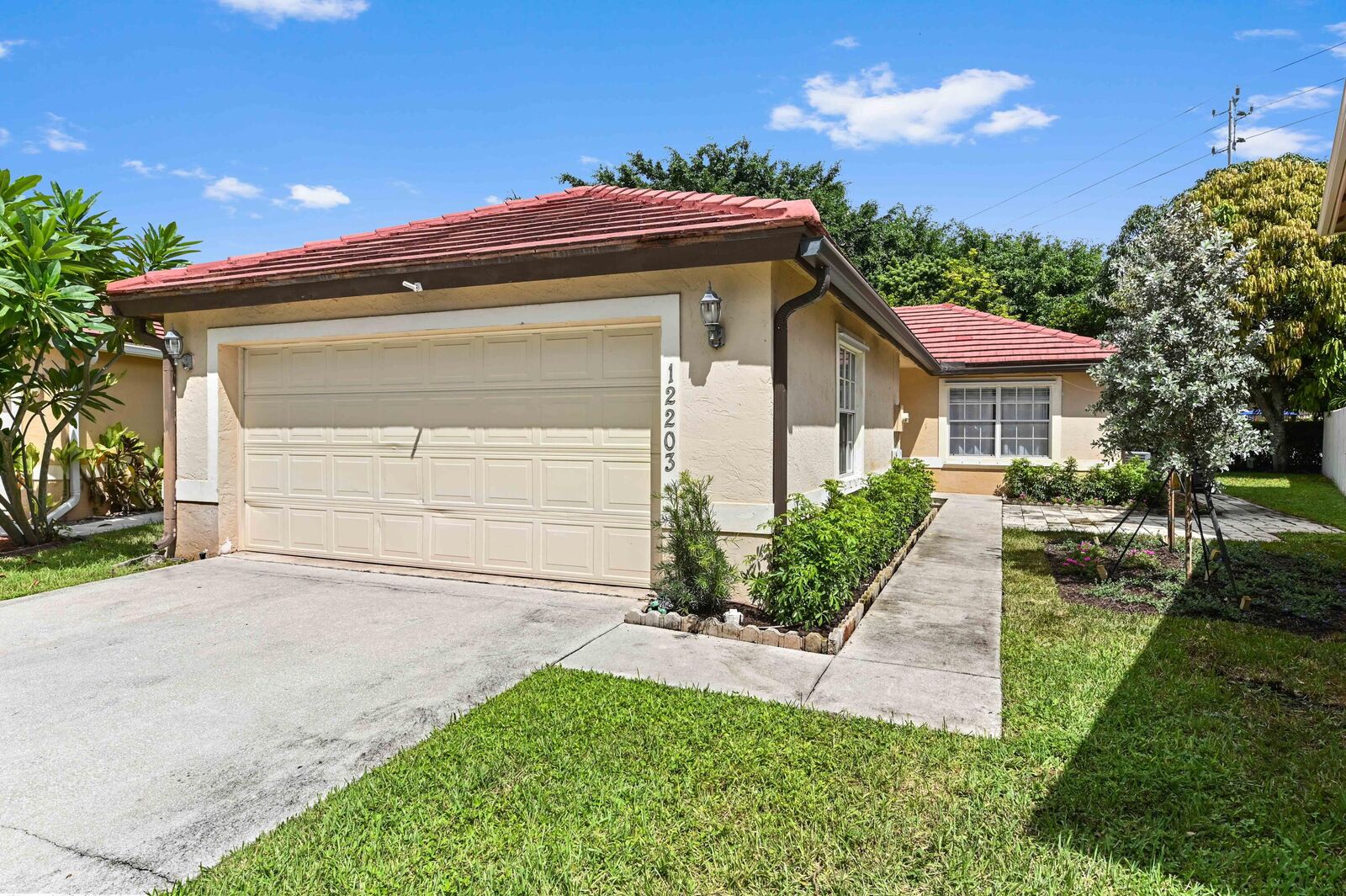 Property Photo: 12203 Brisbane Lane FL 33414