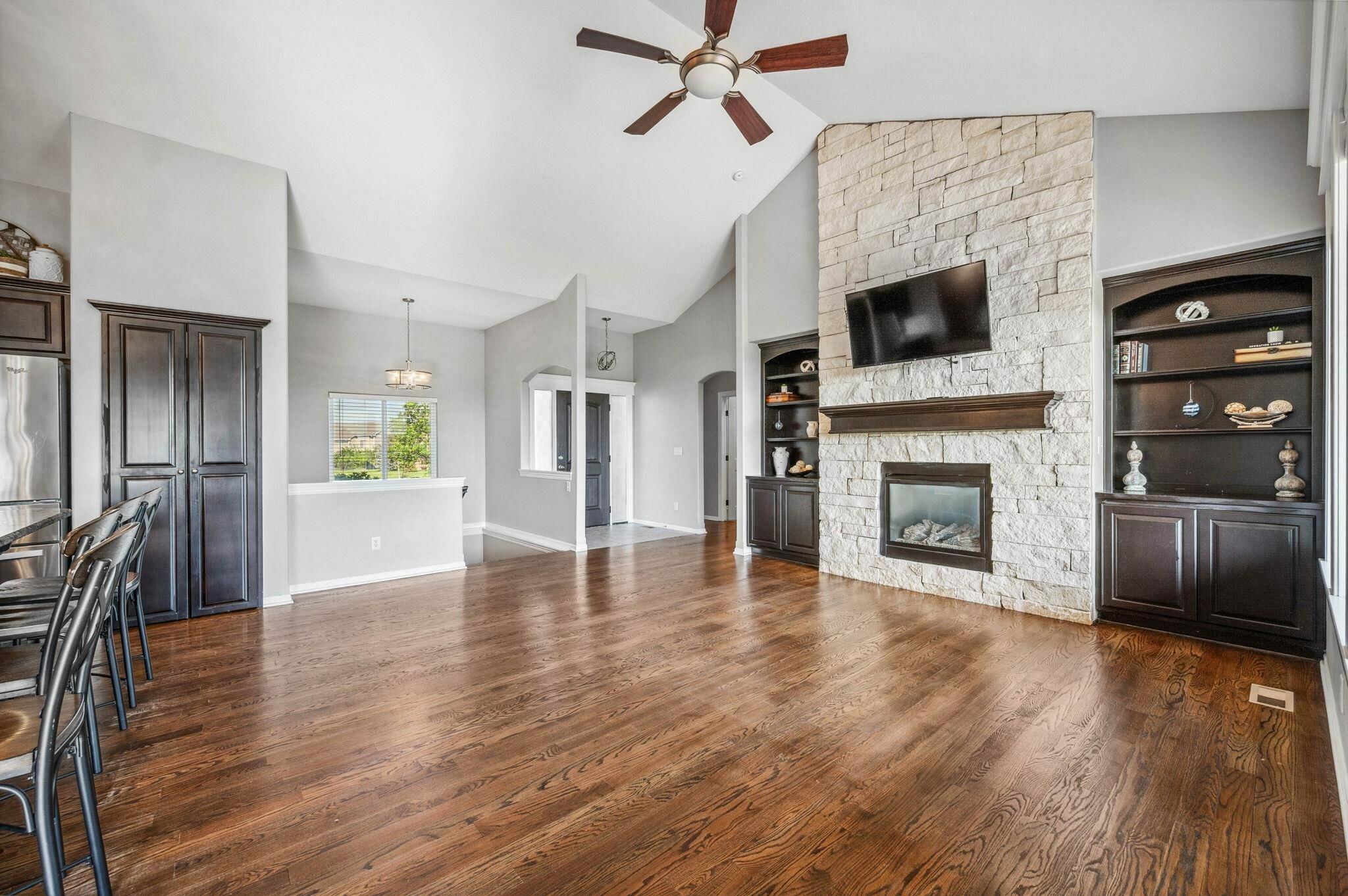 Property Photo: 2340 N Lakeview Ct KS 67002