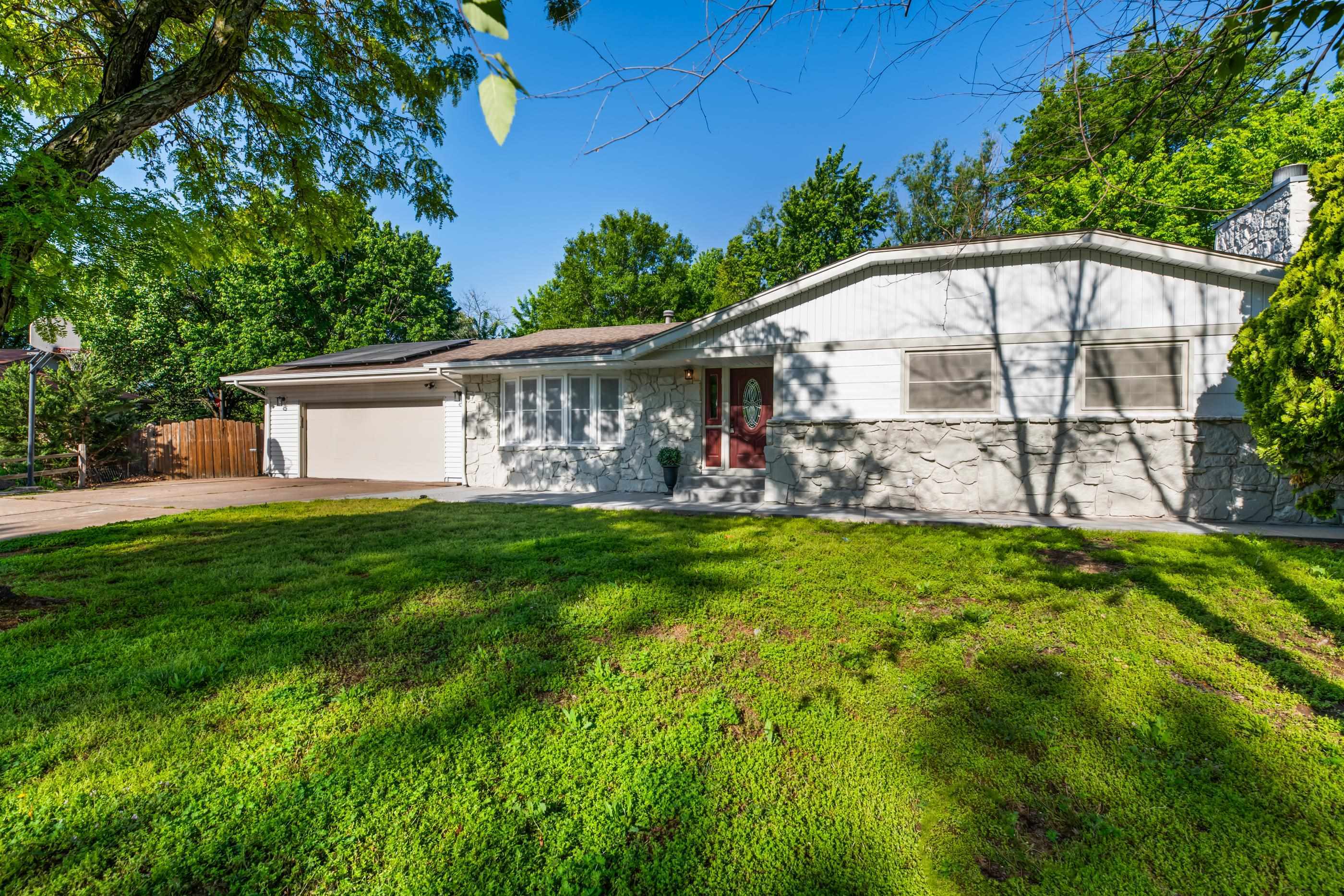 Property Photo: 1505 N Mesa KS 67212