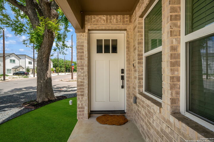 Property Photo:  1108 S Gevers St  TX 78203 