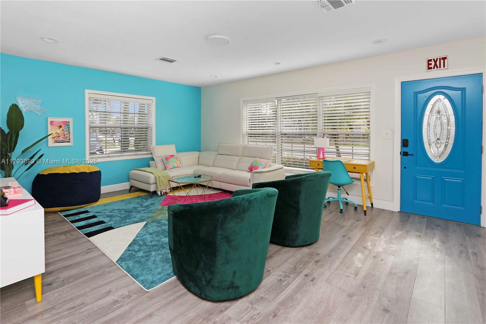Property Photo: 1535 Hollywood Blvd FL 33020