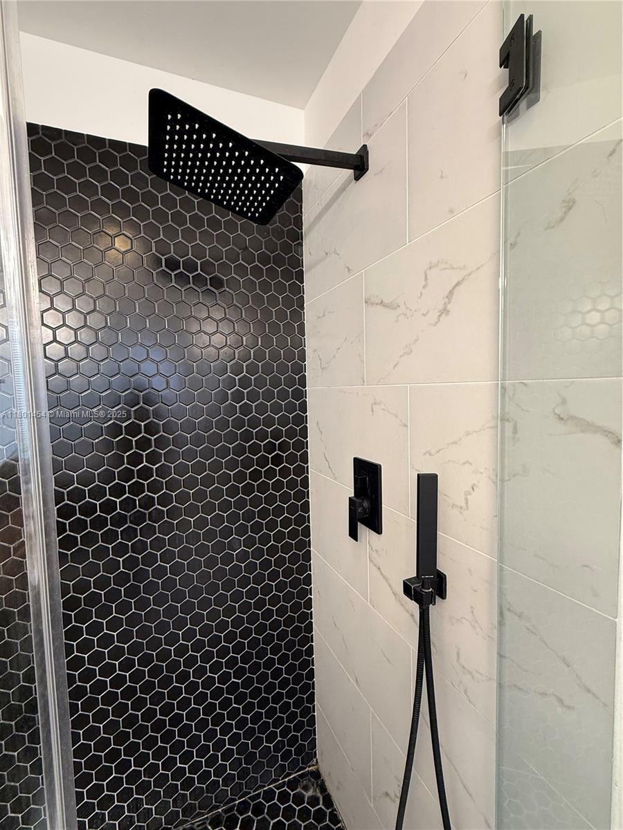 Property Photo: 1120 Canella Ln FL 33019