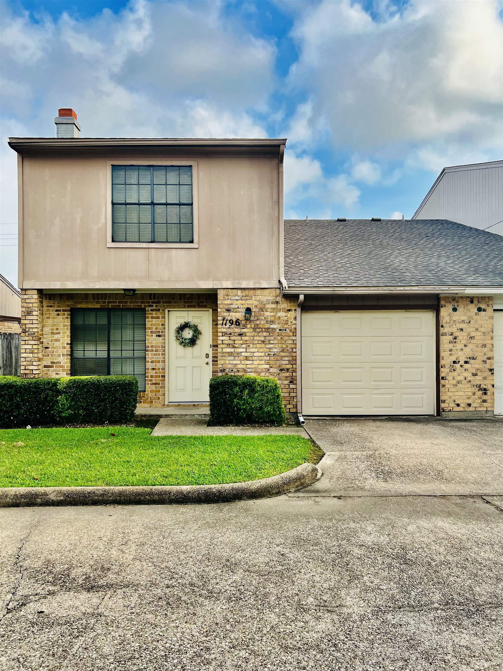 Property Photo: 1196 Sunmeadow TX 77706
