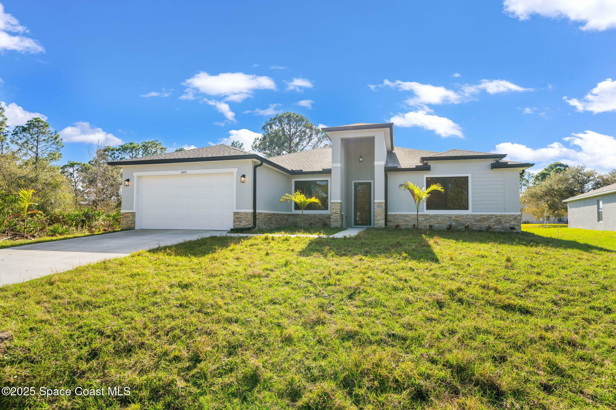 Property Photo: 2990 Hackensack Avenue SE FL 32909