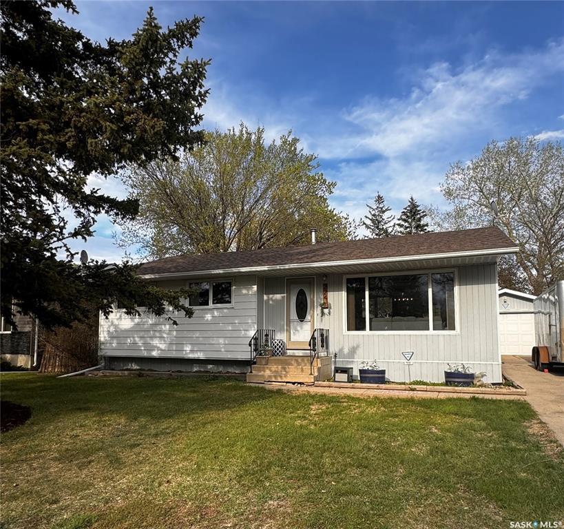 224 17th Street NE  Weyburn SK S4H 2P2 photo