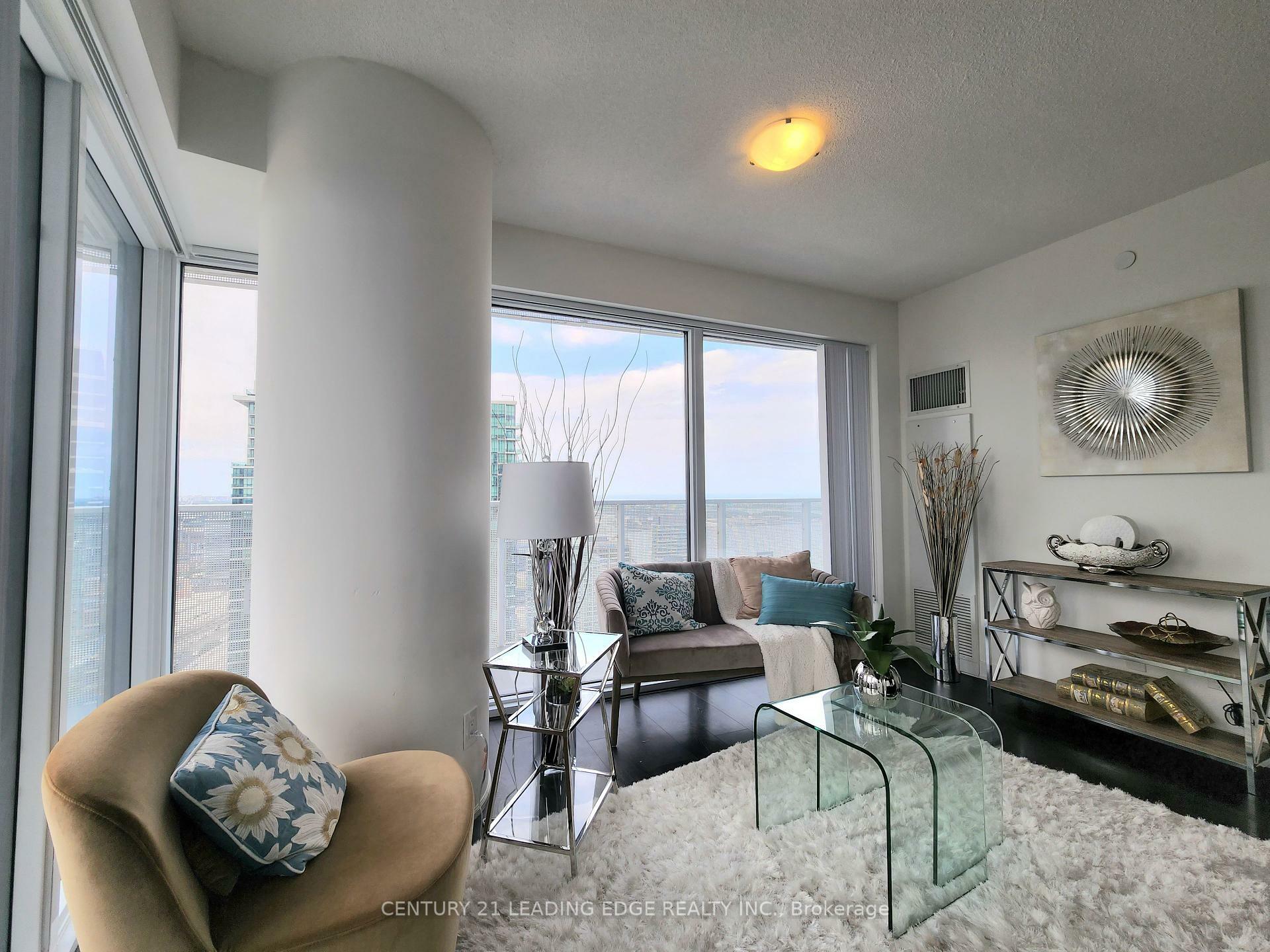 Property Photo: 88 Harbour Street 4504 ON M5J 1B7