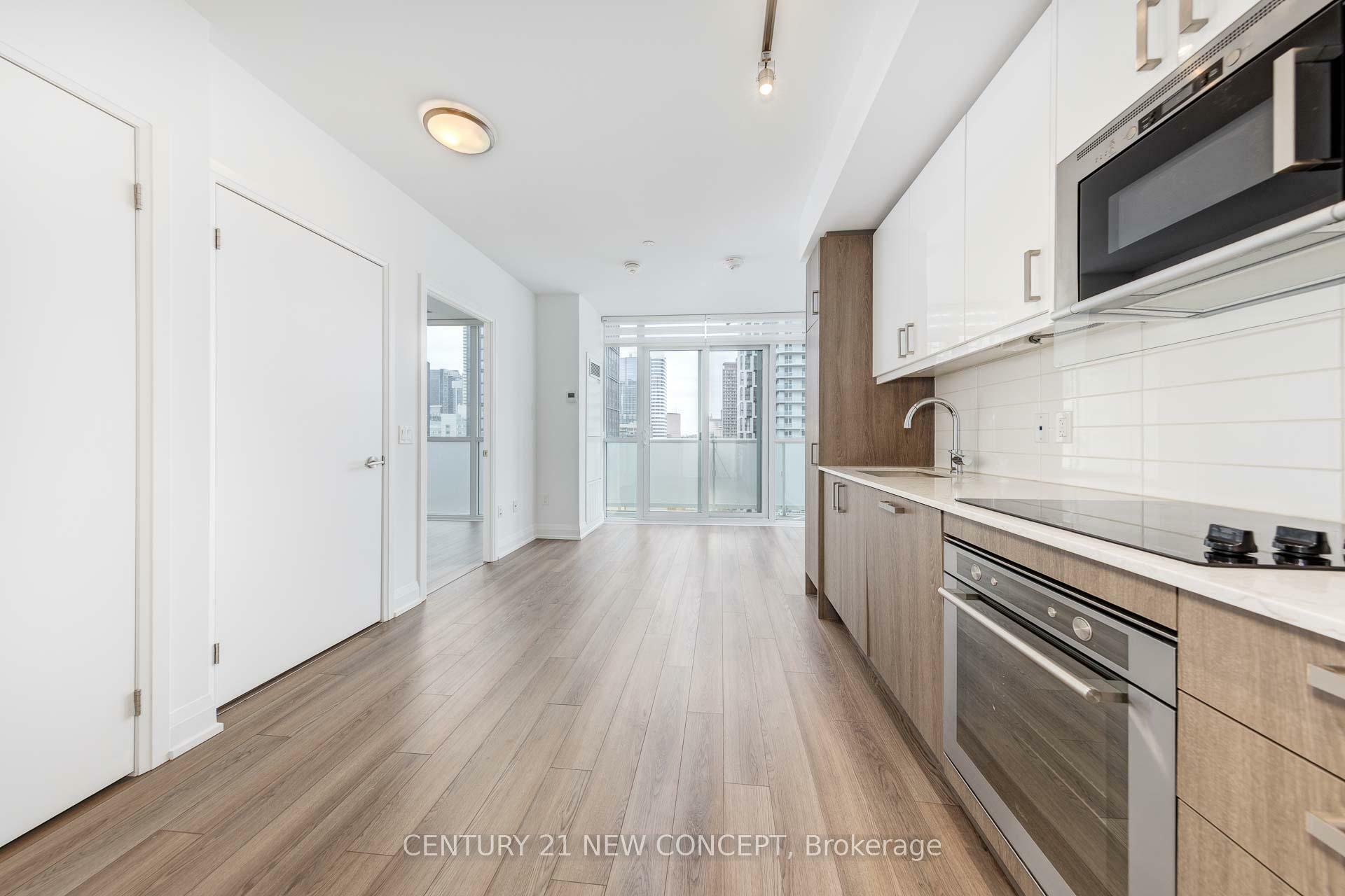 Property Photo: 77 Mutual Street 2106 ON M5B 0B9
