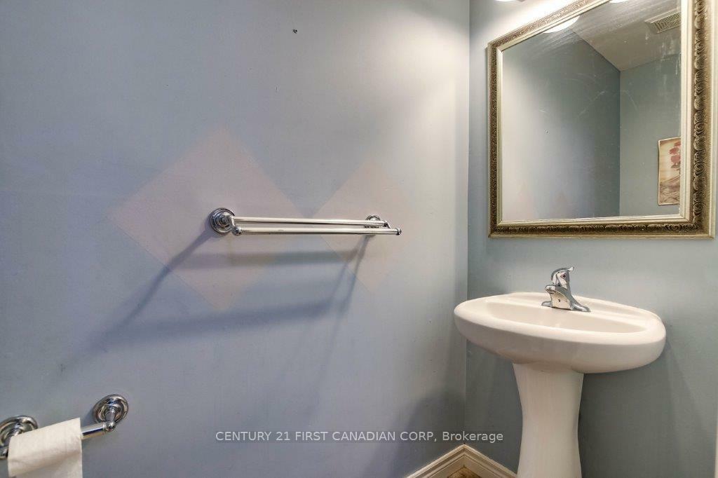 Property Photo: 1678 Blackmaple Crescent ON N5Y 6L6