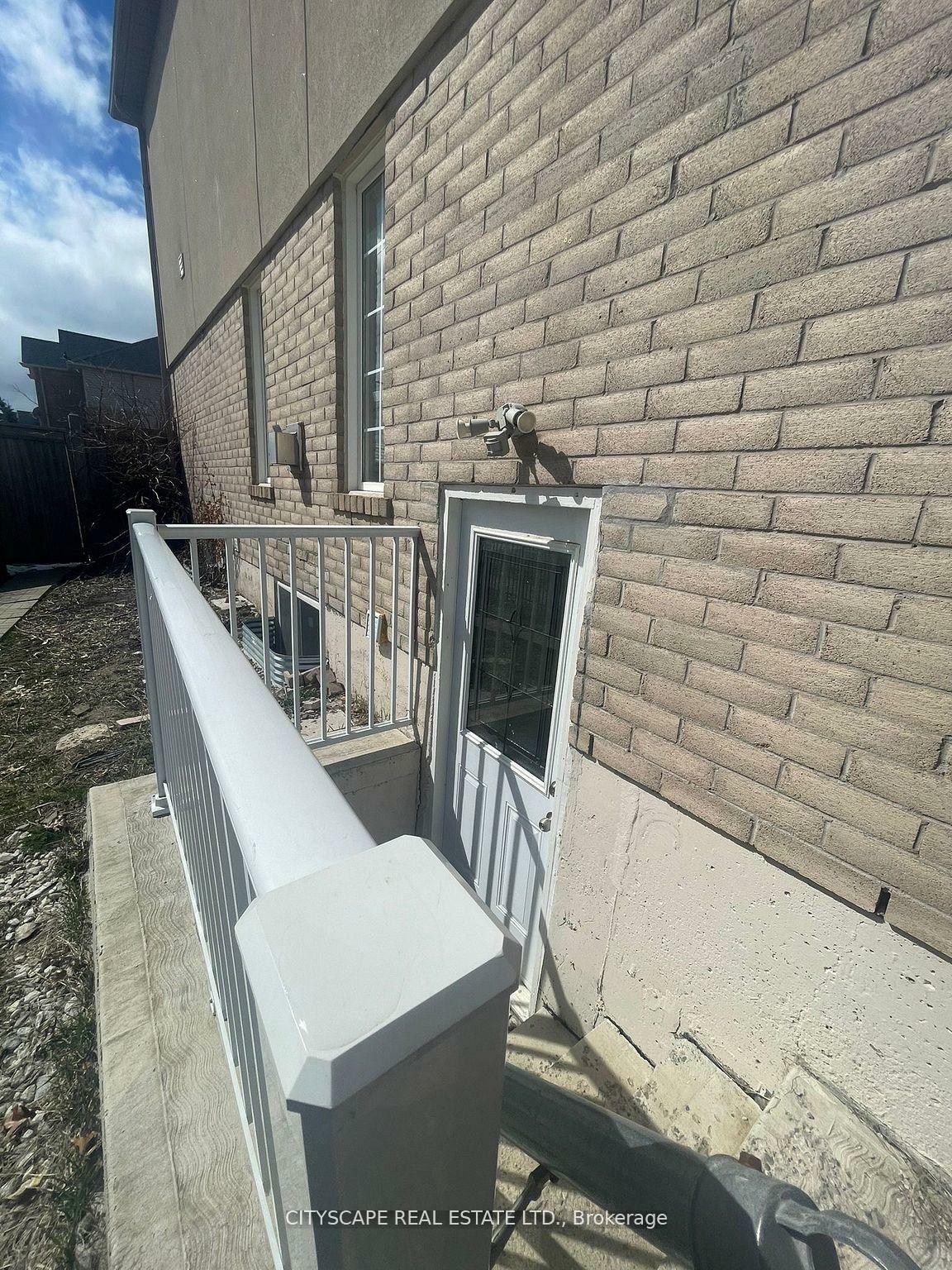 Property Photo: 1048 Zimmerman Crescent ON L9T 5S8