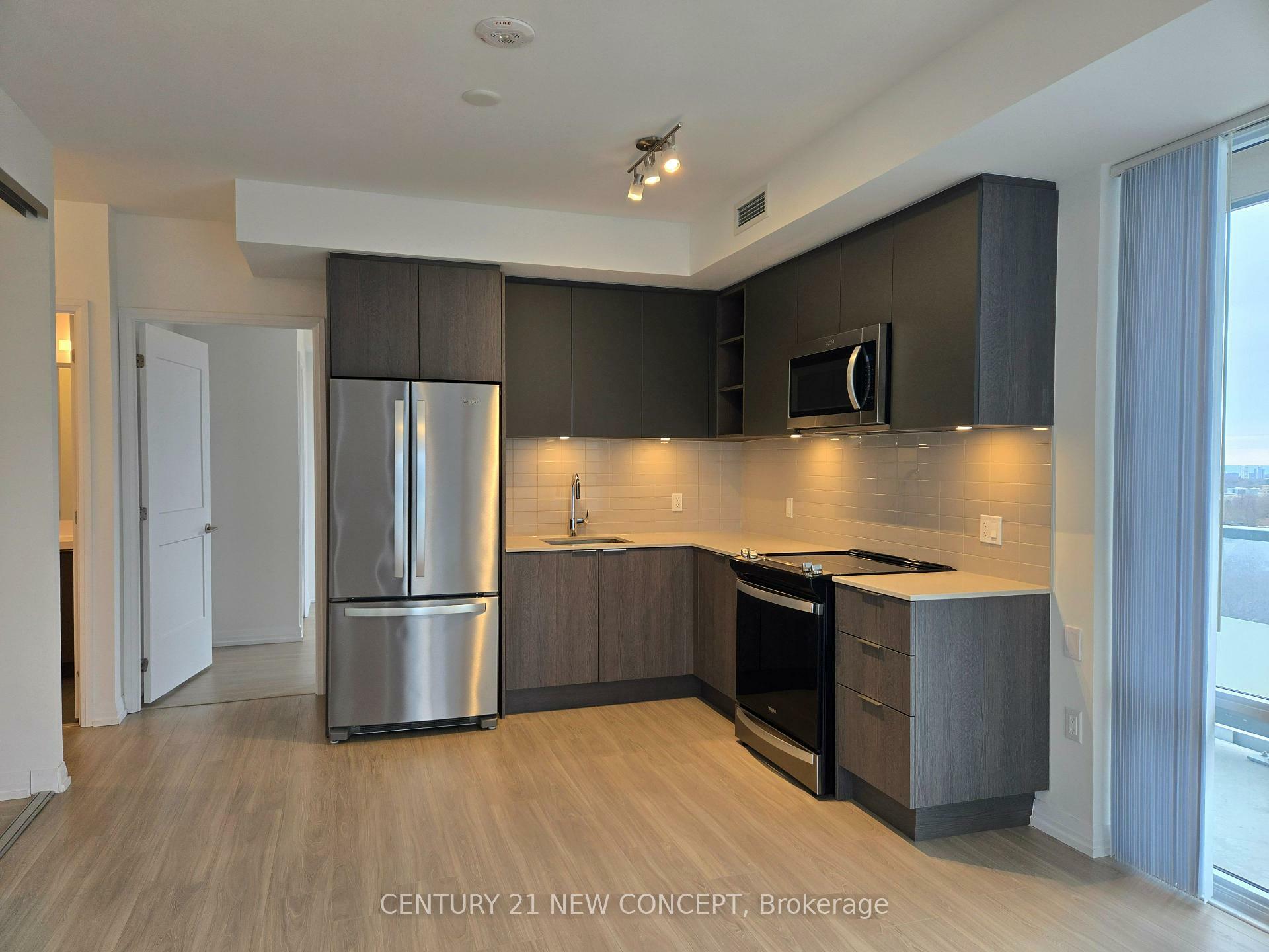 Property Photo: 25 Holly Street 1709 ON M4S 0E3