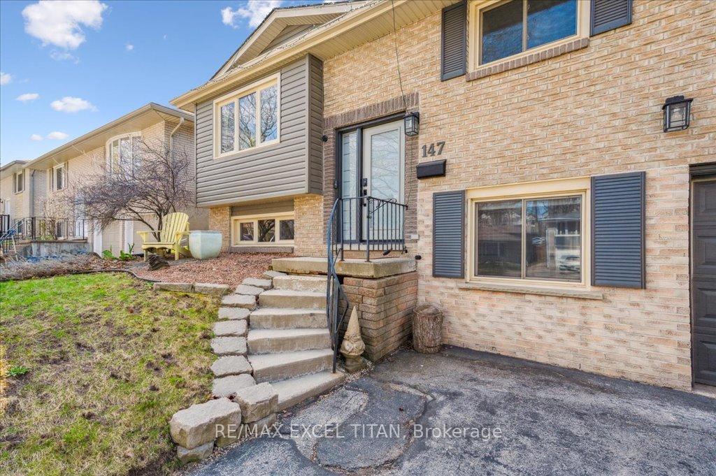 Property Photo: 147 Coach Hill Drive ON N2E 1N7