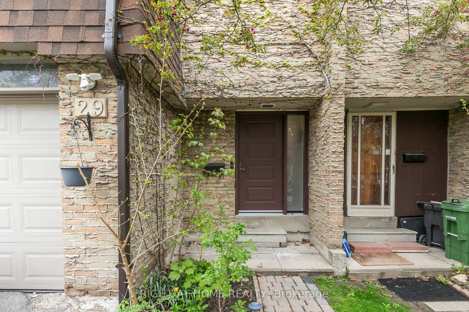Property Photo: 15 Huntingwood Drive 29 ON M1W 2L7