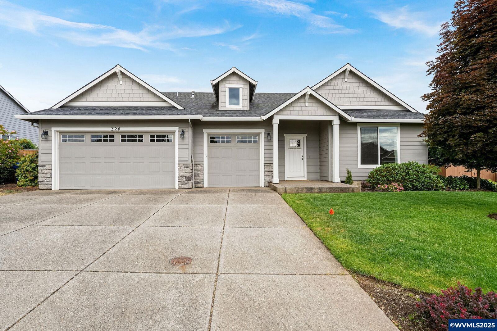 Property Photo:  324 Belgian St  OR 97385 