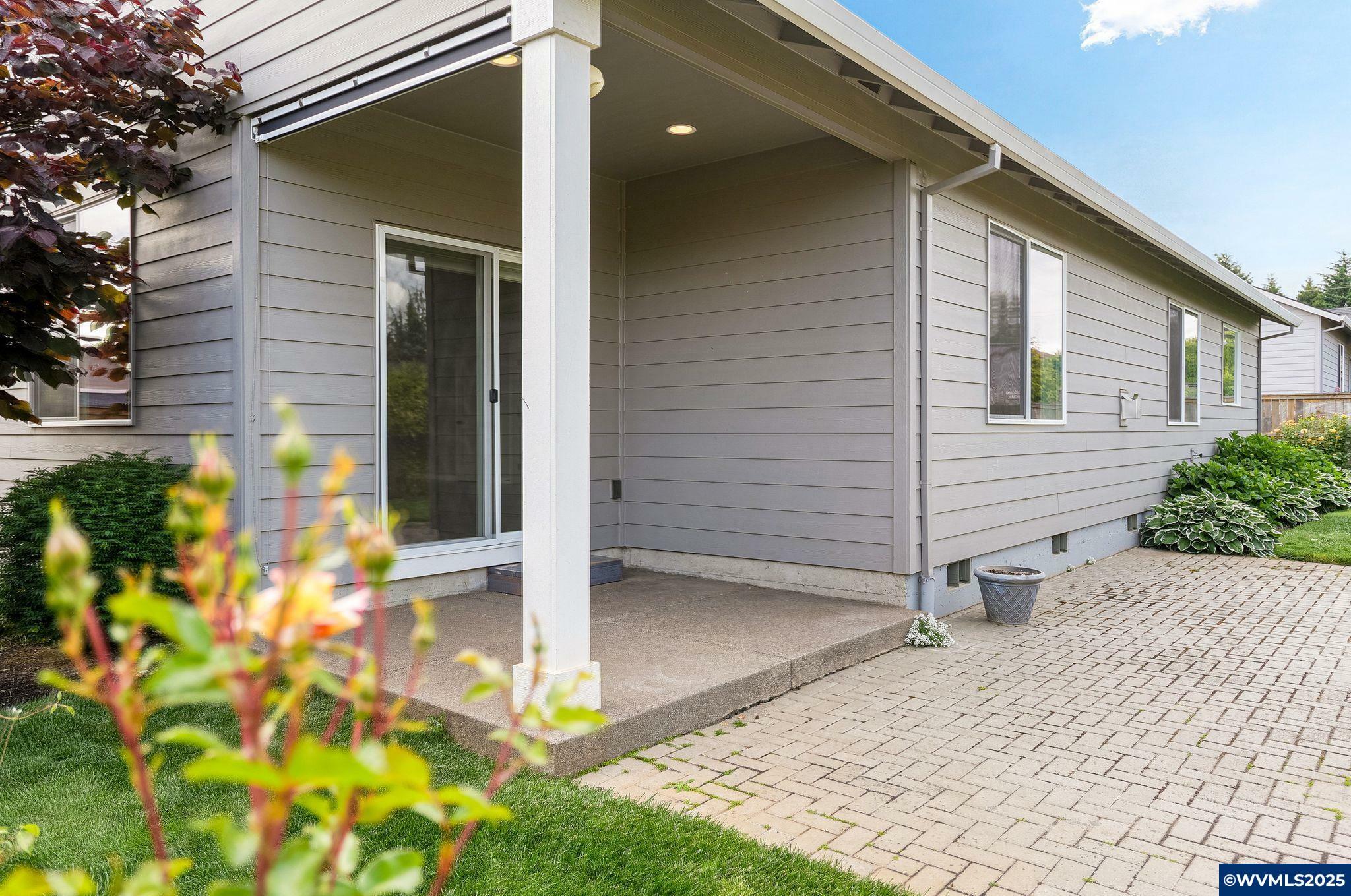 Property Photo: 324 Belgian St OR 97385