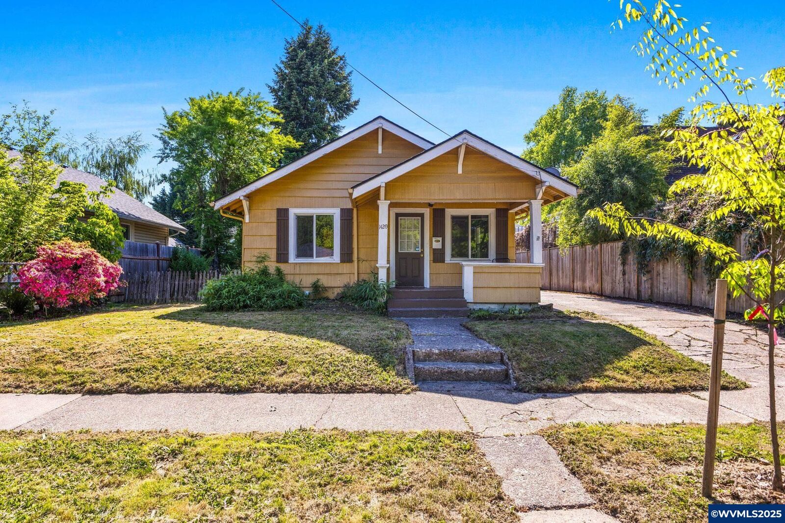 Property Photo:  1420 Summer St NE  OR 97301 