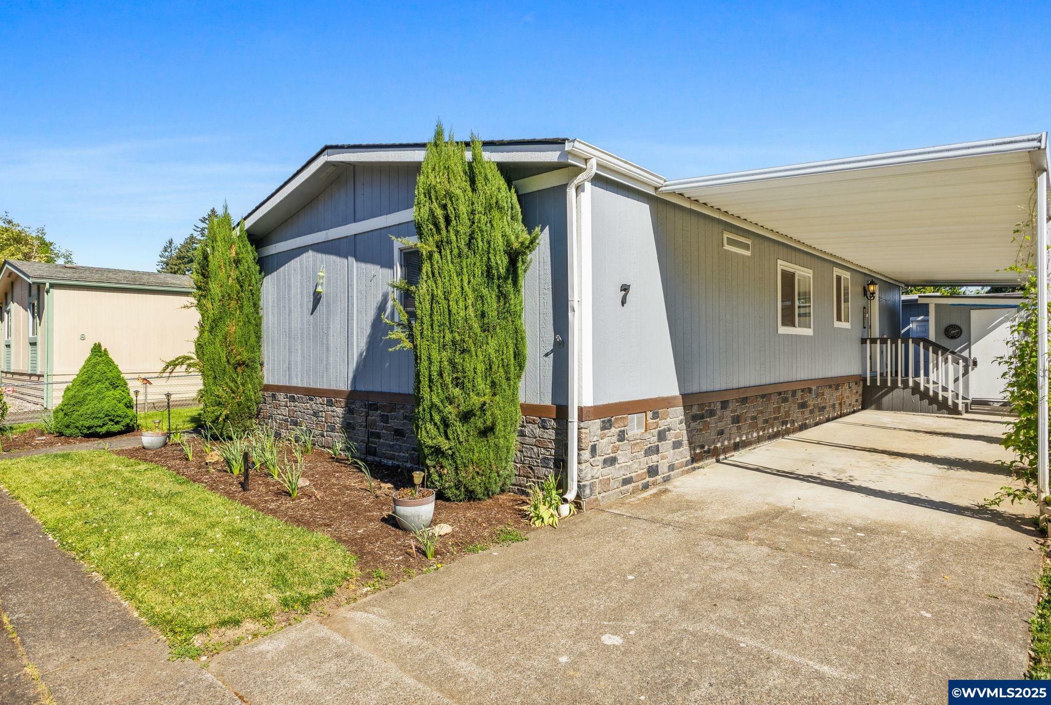 Property Photo: 10523 SE Linwood Av 7 OR 97222