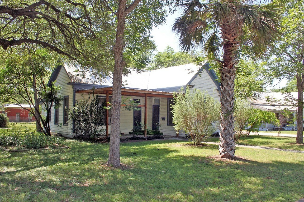 Property Photo: 711 S Commerce Street TX 78644