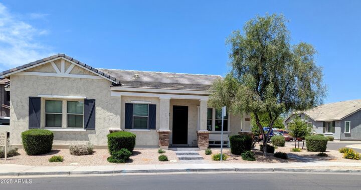 Property Photo: 324 N 56th Place AZ 85205