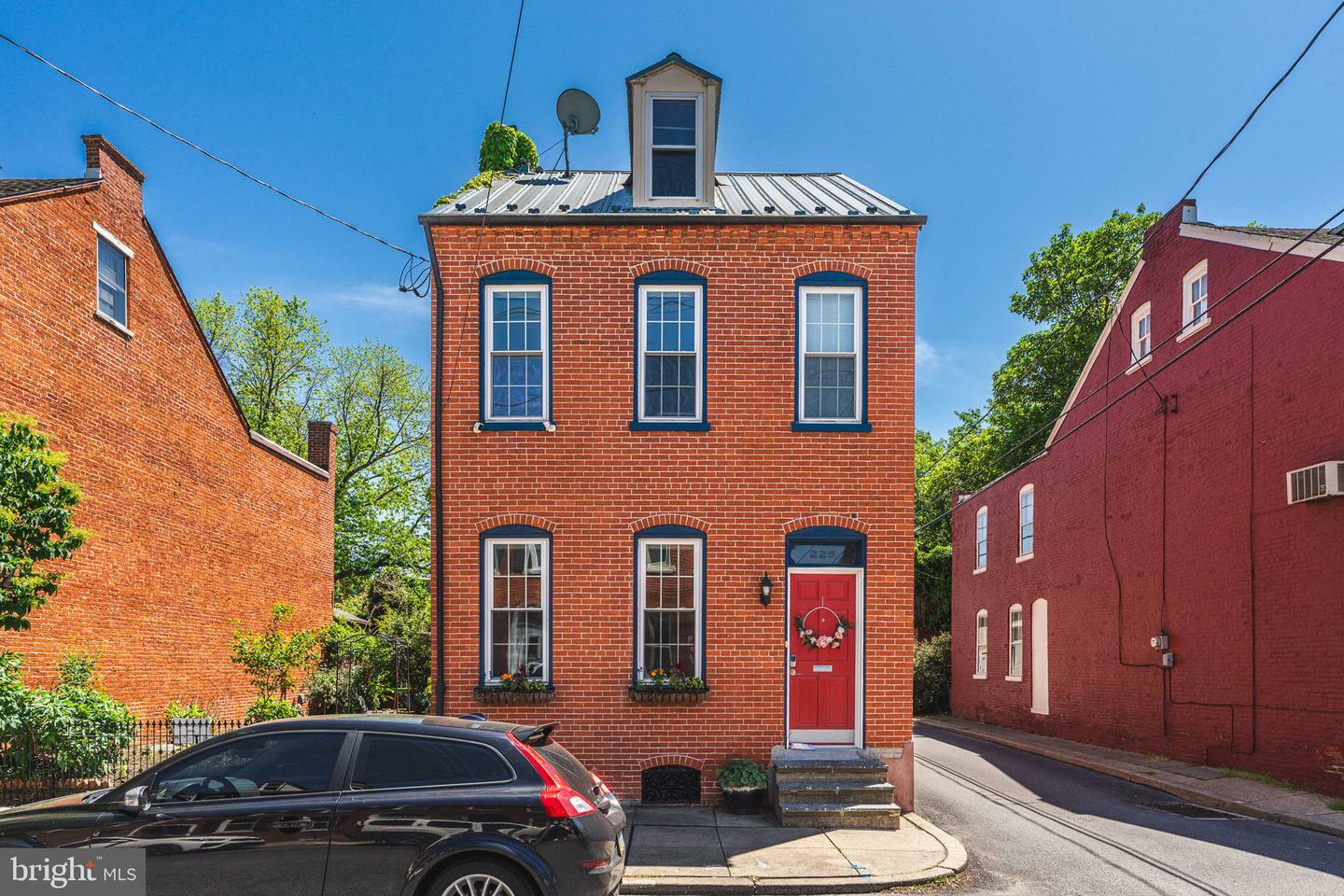Property Photo: 226 E Frederick Street PA 17602